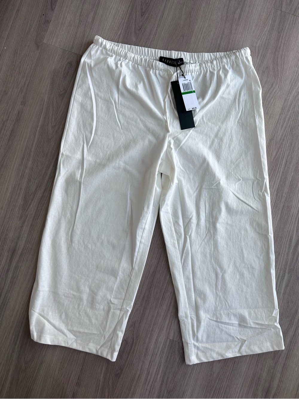 Lioness Cropped White Pants BNWT